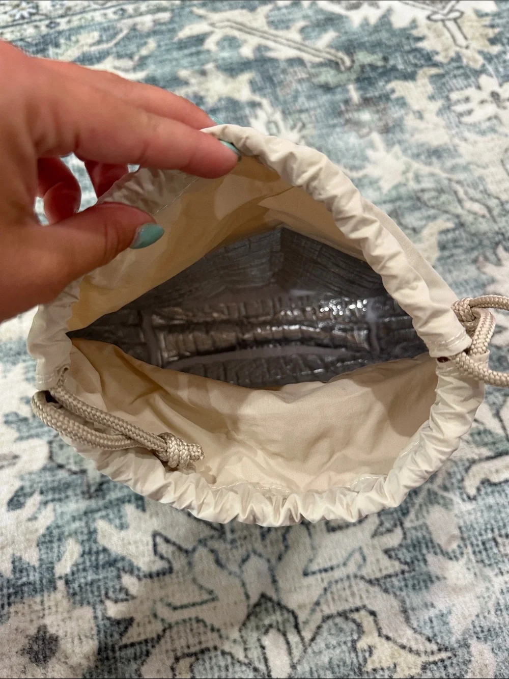 Insulated draw string bag